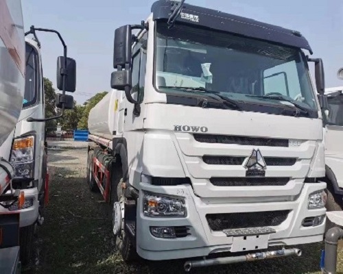 WATER TANK TRUCK